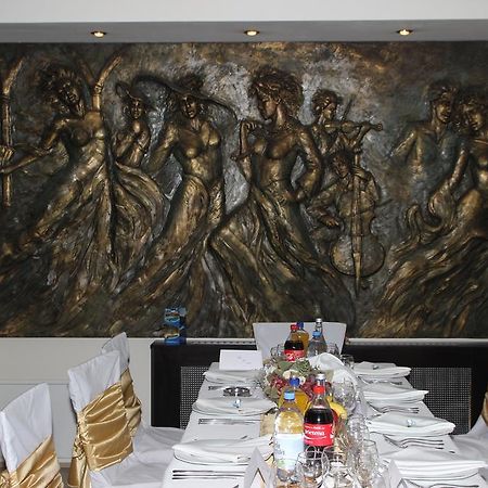 Hotel Royal 2 Urziceni Εξωτερικό φωτογραφία