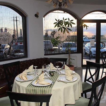 Hotel Royal 2 Urziceni Εξωτερικό φωτογραφία