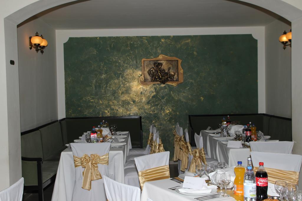 Hotel Royal 2 Urziceni Εξωτερικό φωτογραφία
