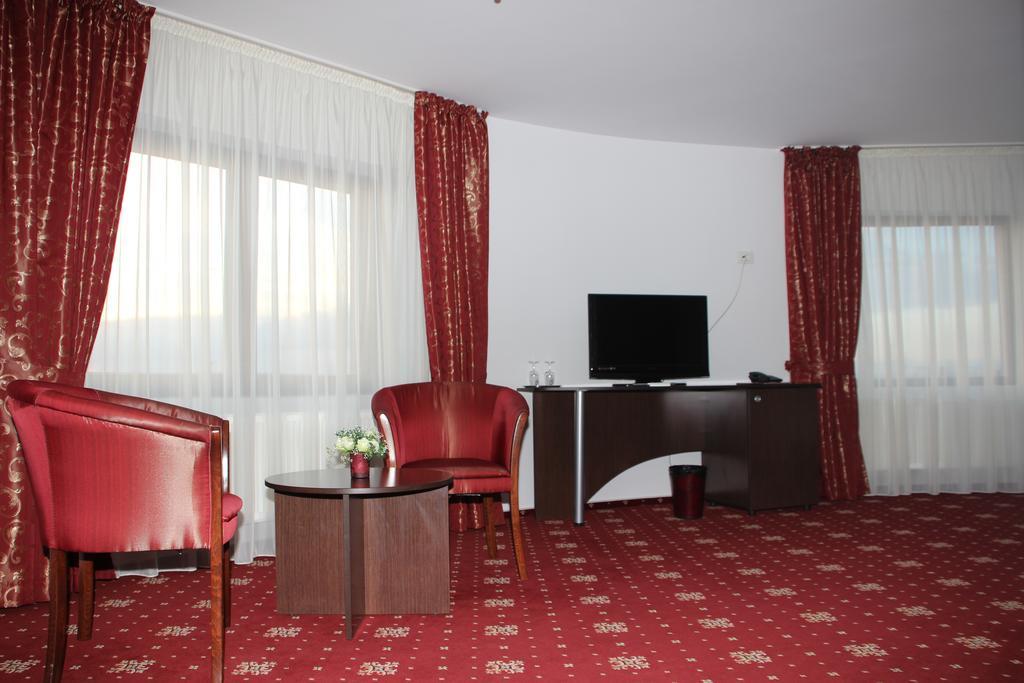 Hotel Royal 2 Urziceni Δωμάτιο φωτογραφία