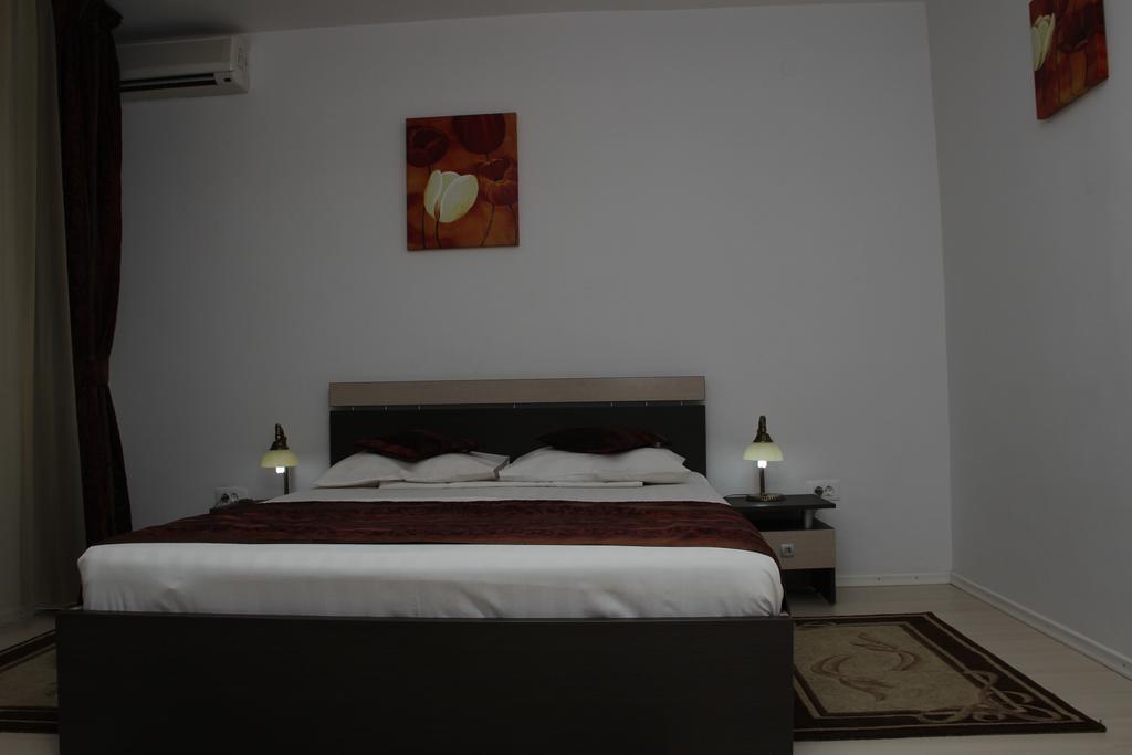Hotel Royal 2 Urziceni Δωμάτιο φωτογραφία