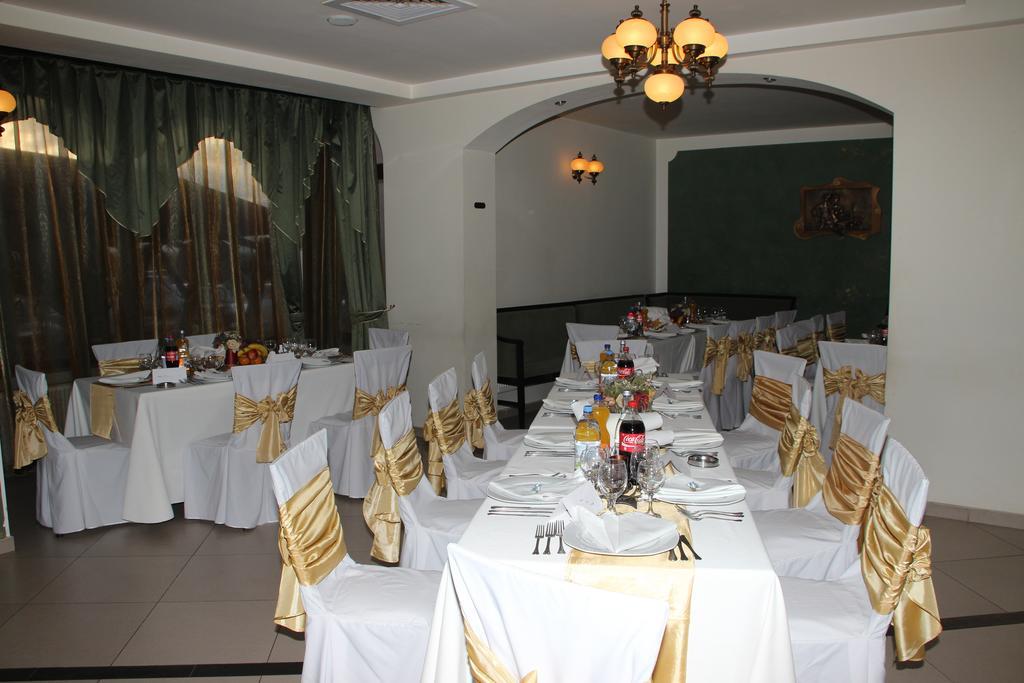 Hotel Royal 2 Urziceni Εξωτερικό φωτογραφία