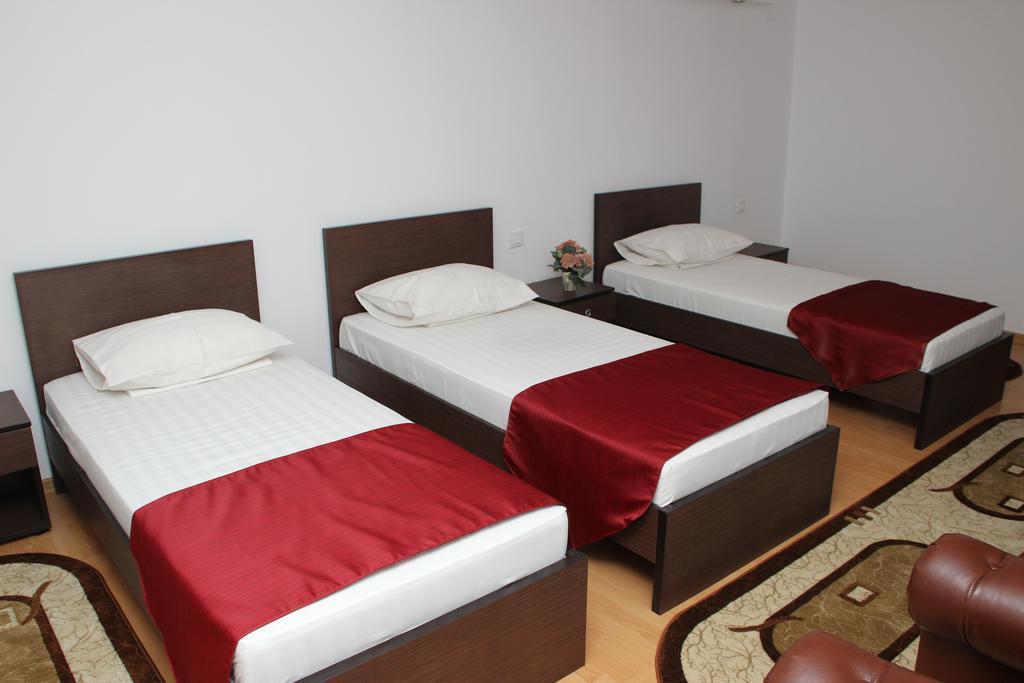 Hotel Royal 2 Urziceni Δωμάτιο φωτογραφία